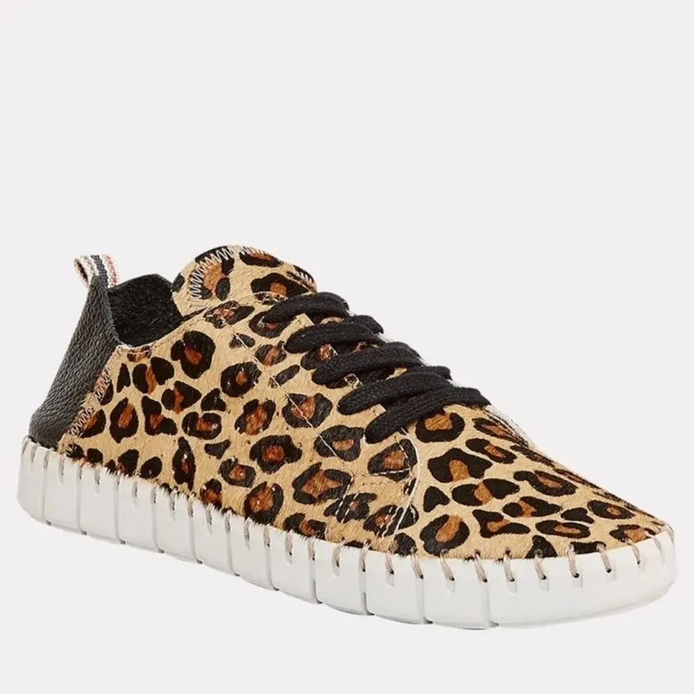 Andre Assous Leopard Print Leather Hand Sewn In Spain Sneakers Sz EU 37 / US 6.5